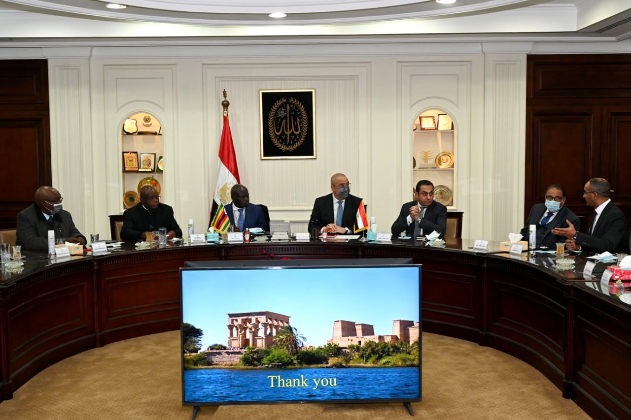 وزير الإسكان يؤكد استعداد مصر لتقل خبراتها في التنمية العمرانية لدولة زيمبابوي